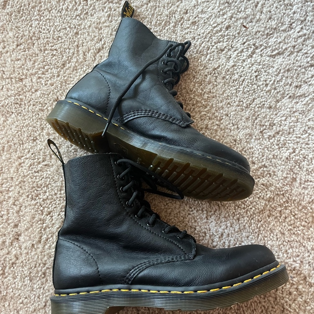 Dr. Martens Black 1460 Pascal Virginia Leather Combat Women’s size 9